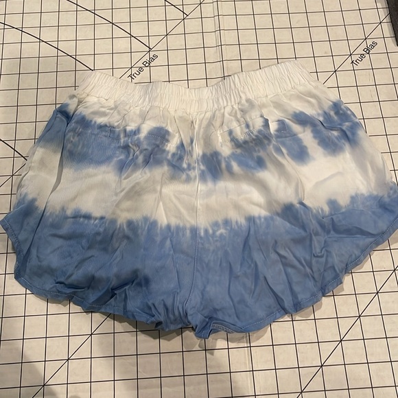 Tie dye mags & pye shorts medium juniors - Picture 2 of 5